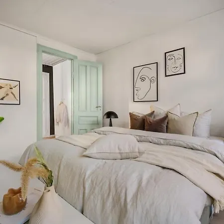 Appartement Central With Balcony, Self-check In & Private Entrance