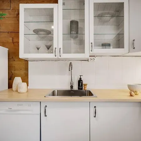 Central With Balcony, Self-check In & Private Entrance *