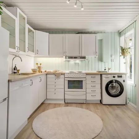 Apartment Central With Balcony, Self-check In & Private Entrance