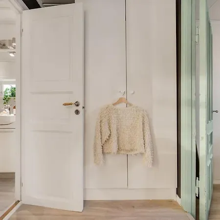 Central With Balcony, Self-check In & Private Entrance