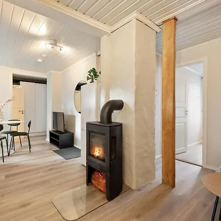 Central With Balcony, Self-check In & Private Entrance *