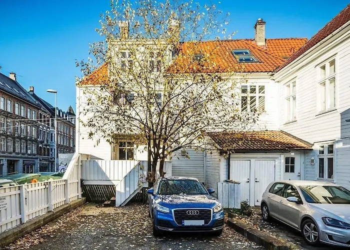 Central With Balcony, Self-check In & Private Entrance Appartement *