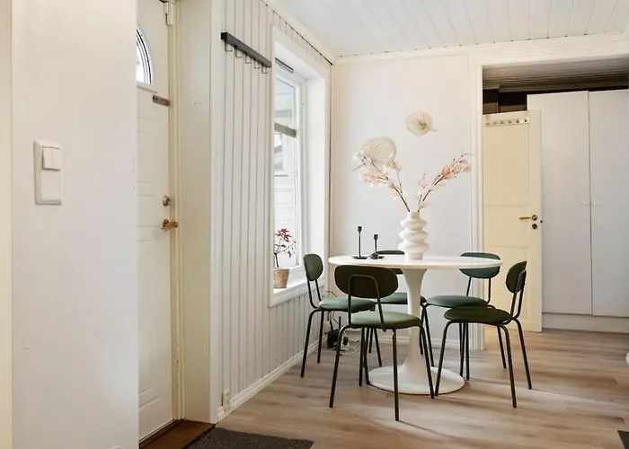 Central With Balcony, Self-check In & Private Entrance Bergen