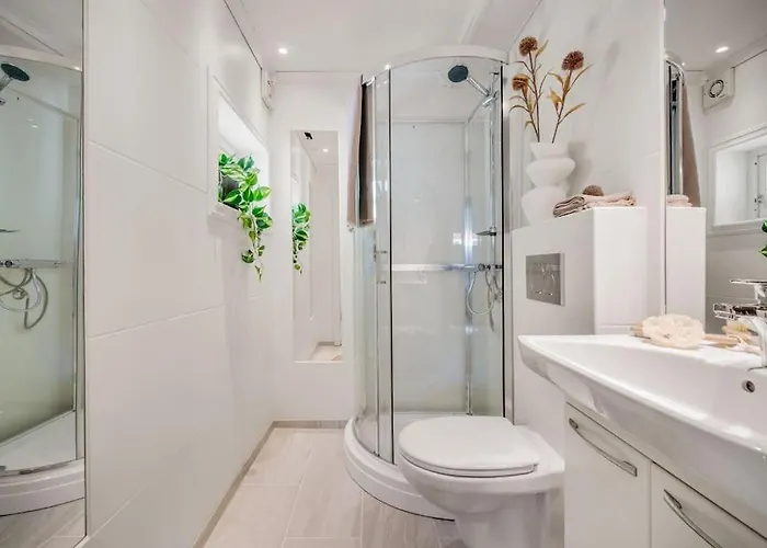 Central With Balcony, Self-check In & Private Entrance דירה ברגן