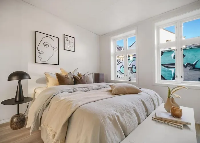 Central With Balcony, Self-check In & Private Entrance Bergen