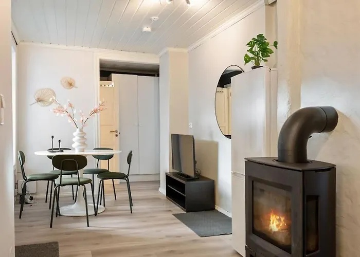 Central With Balcony, Self-check In & Private Entrance Apartmán