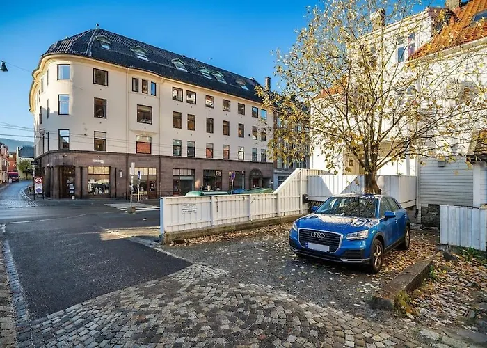 Central With Balcony, Self-check In & Private Entrance Bergen