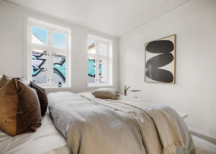 Central With Balcony, Self-check In & Private Entrance *