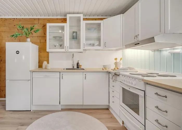 Central With Balcony, Self-check In & Private Entrance * Bergen