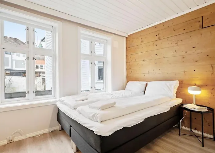 Central With Balcony, Self-check In & Private Entrance Bergen