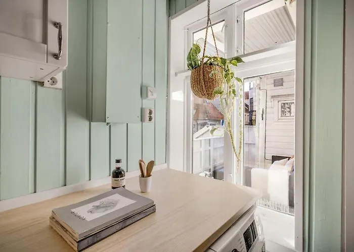 Central With Balcony, Self-check In & Private Entrance * ברגן