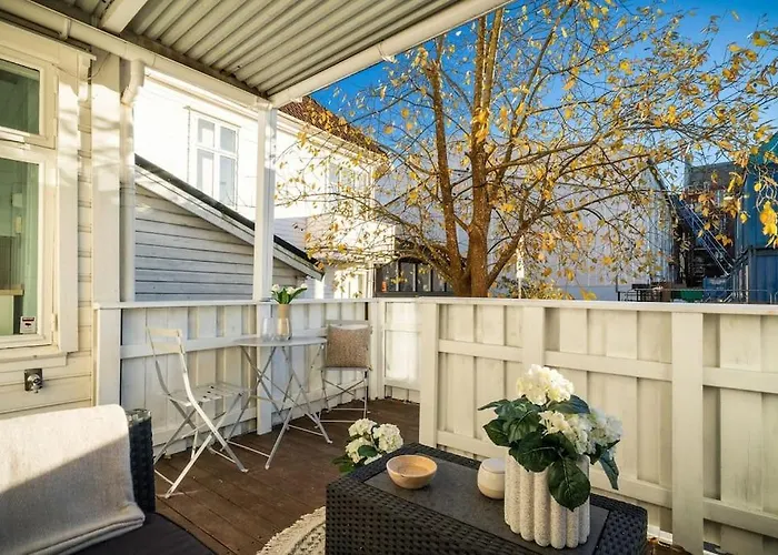 Central With Balcony, Self-check In & Private Entrance Apartmán *