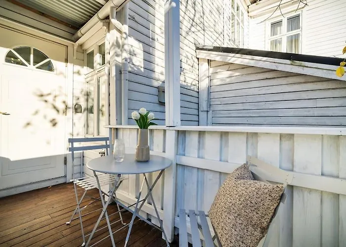 Central With Balcony, Self-check In & Private Entrance *