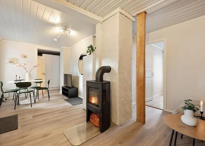 Central With Balcony, Self-check In & Private Entrance *