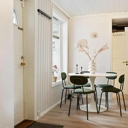 Central With Balcony, Self-check In & Private Entrance Bergen
