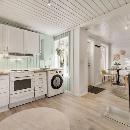 Daire Central With Balcony, Self-check In & Private Entrance