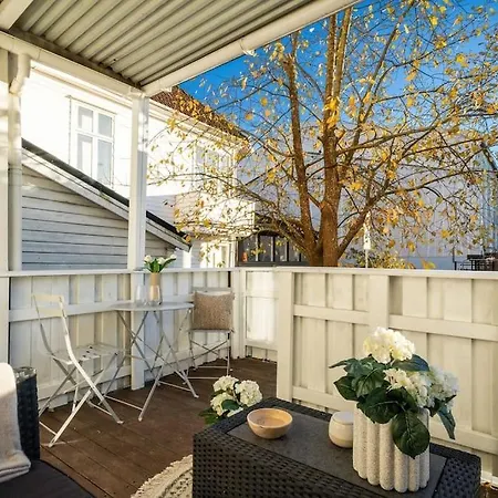 Central With Balcony, Self-check In & Private Entrance Daire *