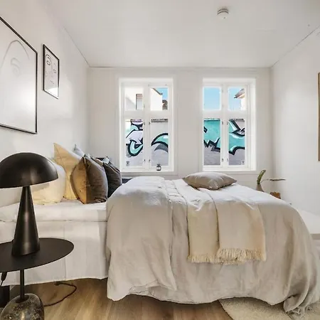 Central With Balcony, Self-check In & Private Entrance Daire