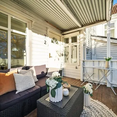 Central With Balcony, Self-check In & Private Entrance Daire